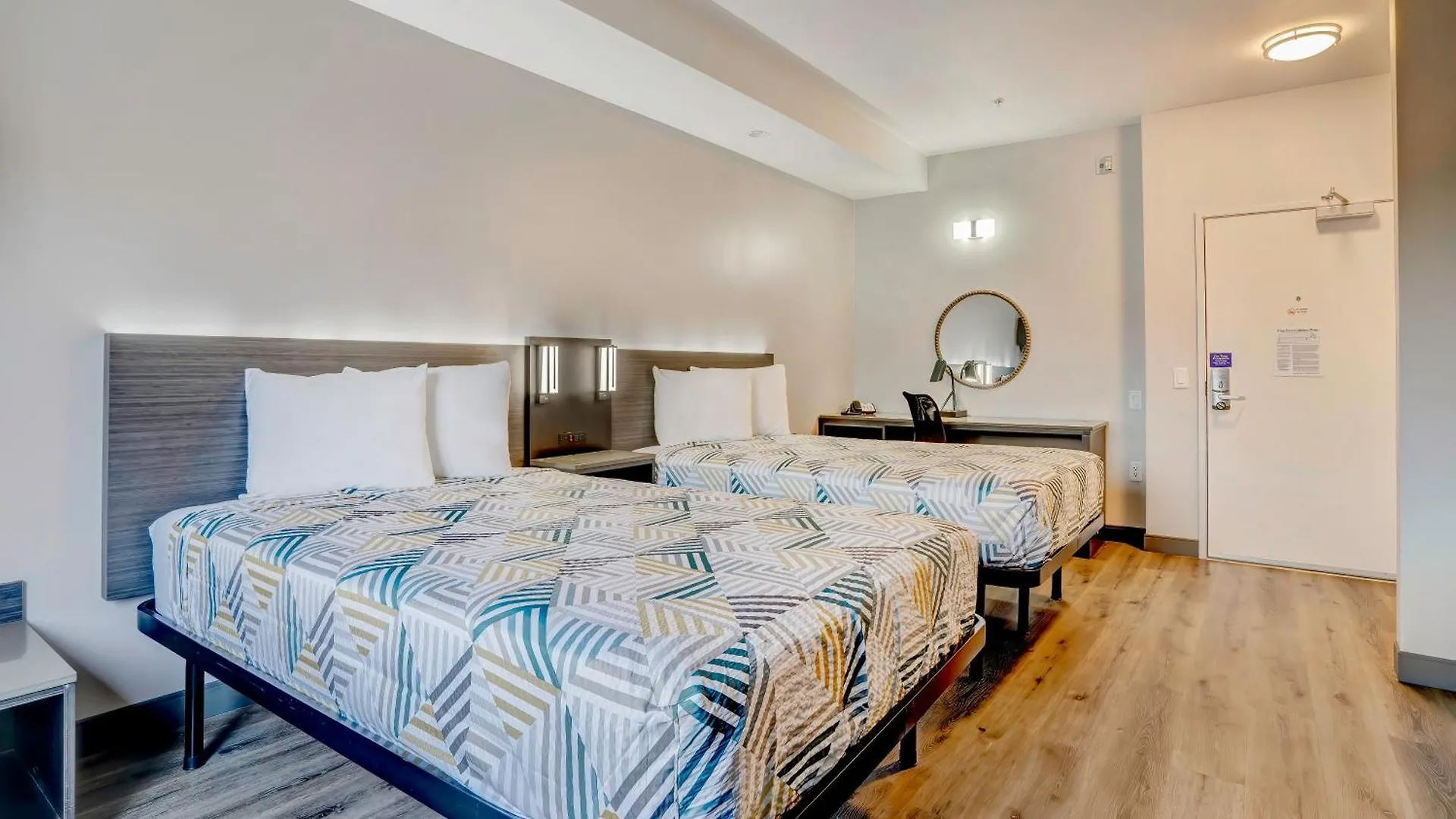 Staying Near Belcher Park: 7 Airport Hotels Compared