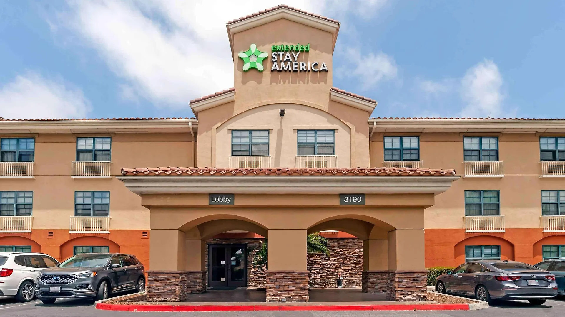 Where to Stay Near Car Country Park: 4 Budget Hotels in Carlsbad